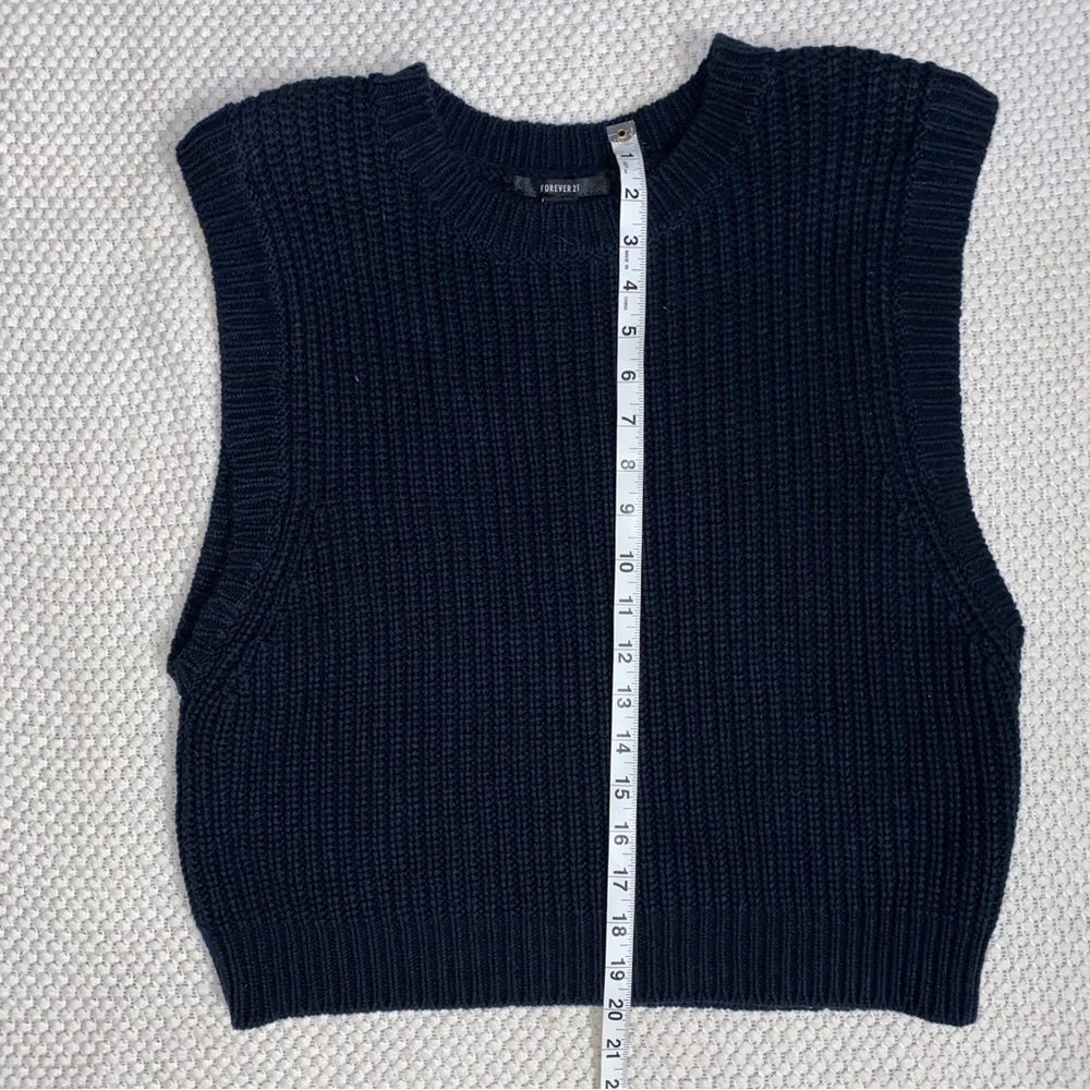 Forever 21 Black Sleeveless Cable Knit Sweater Vest Size M